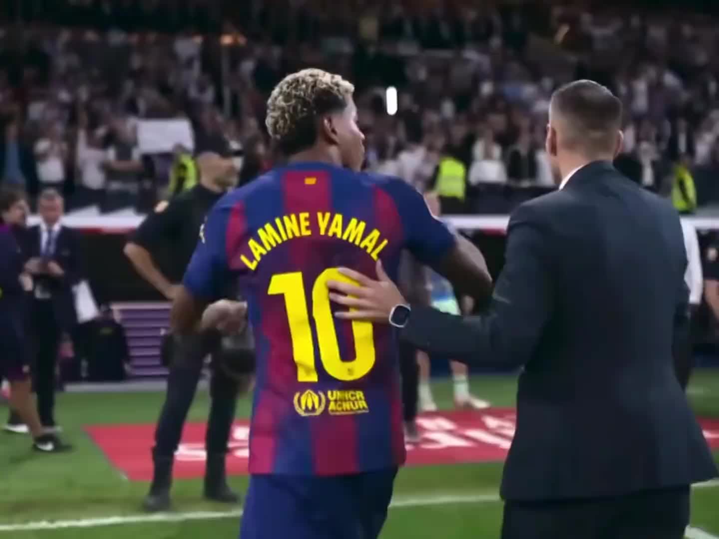 网友:巴萨的10号,从来不是球衣上的数字,而是刻在骨子里的担当