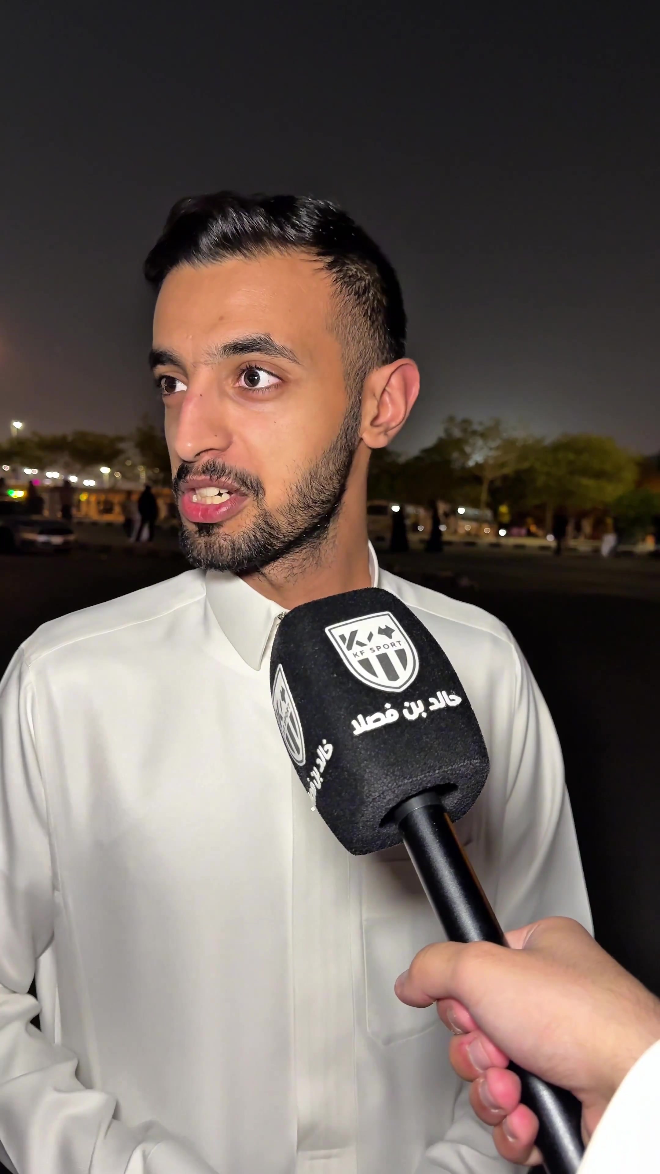 胜利球迷:我希望C罗现在退役留在他豪宅养老,现在我是新月球迷