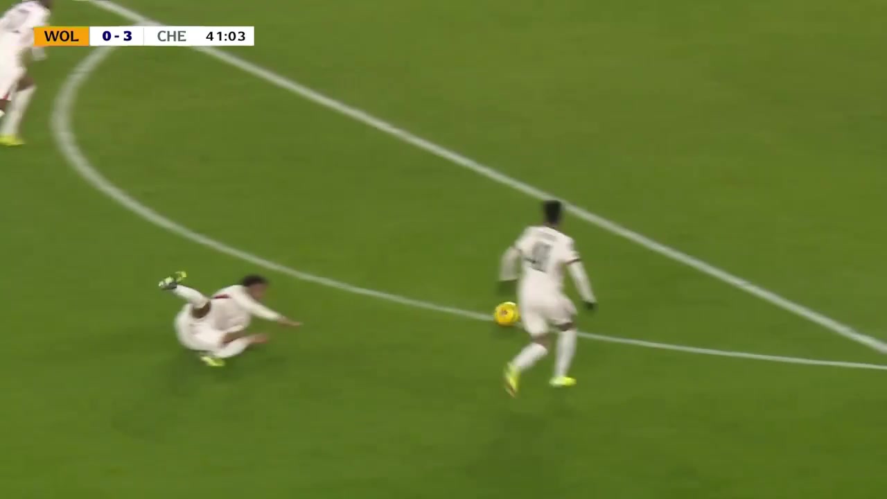 切尔西3-0领先！狼队后场出球失误！埃斯特旺挑射破门！