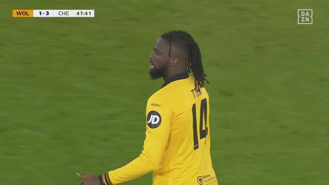 狼队扳回一城!黄喜灿助攻阿洛科达尔破门!