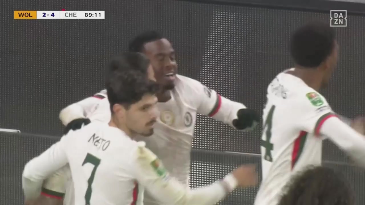 狼队后场失误!吉滕斯爆射轰进出世界波!切尔西4-2领先!