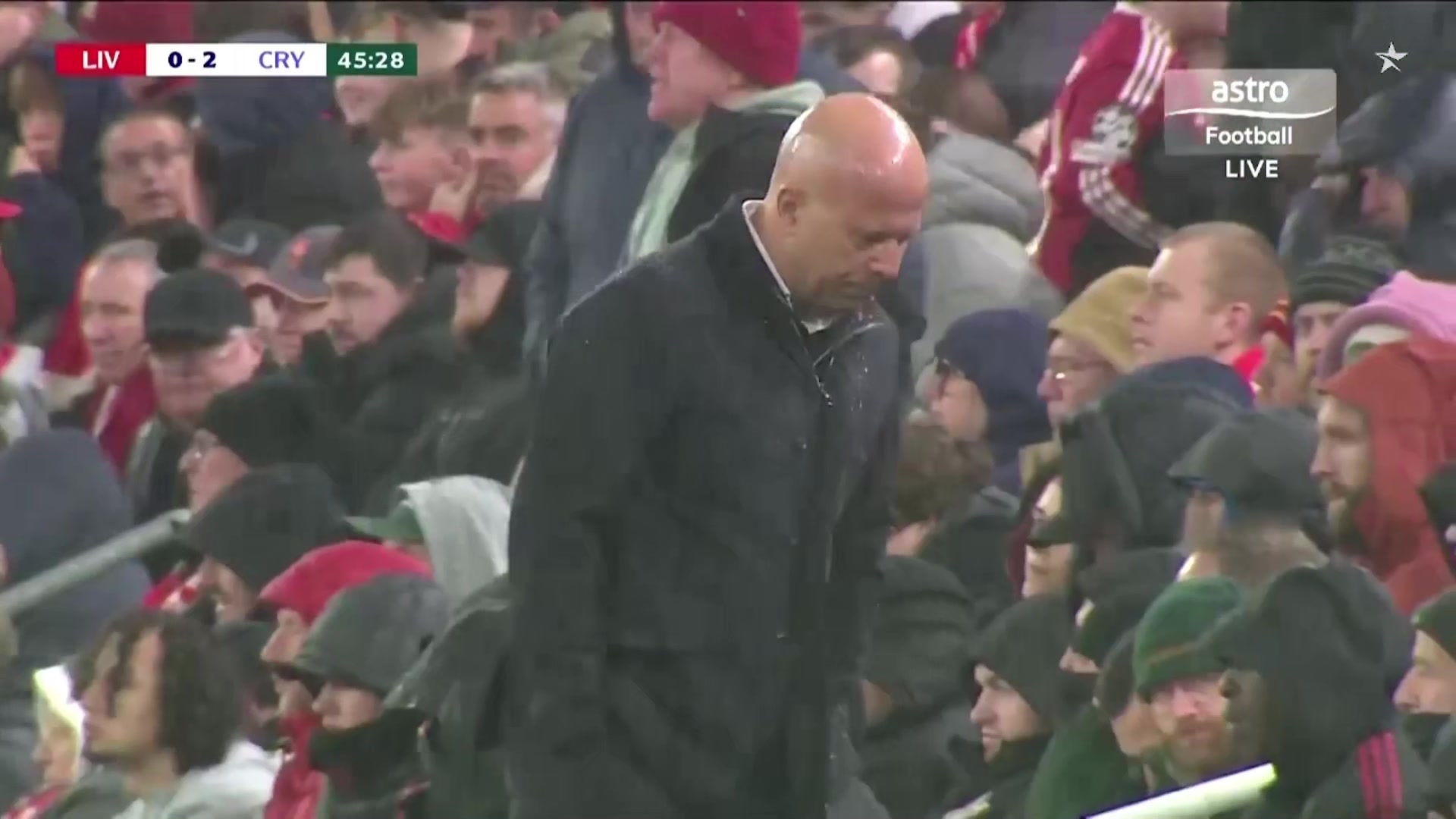 水晶宫这波行云流水的配合!给利物浦球员和场边斯洛特踢懵了