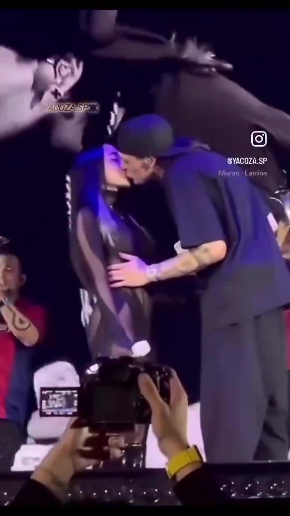 玩真花!亚马尔女友曾在台上和其他人缠绵激吻