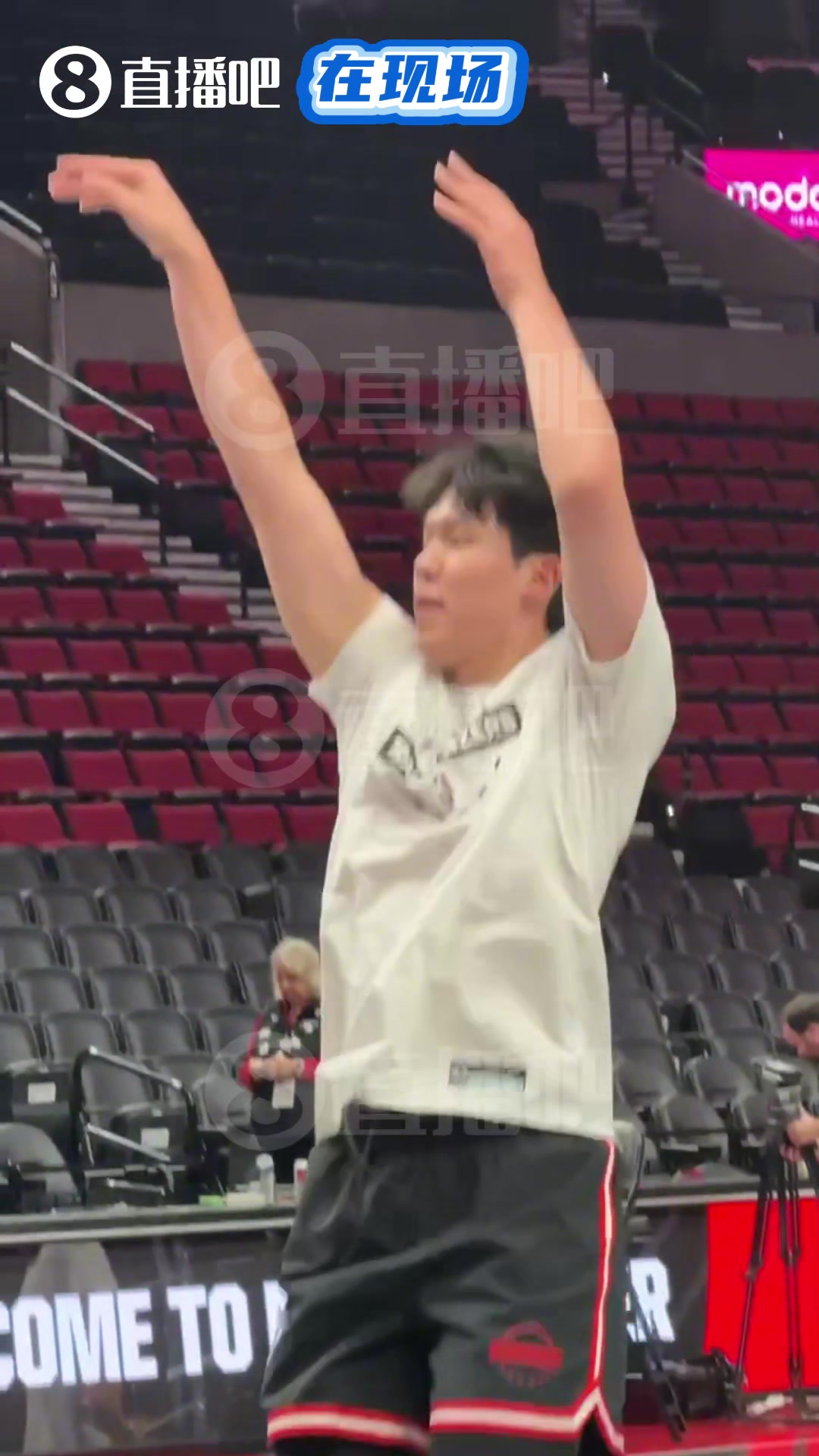 相当努力！杨瀚森三分训练，练得不停连喘粗气！