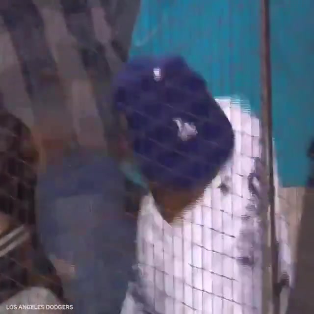 洛杉矶道奇夺冠！曾经科比在现场身穿道奇棒球服呐喊这一幕！