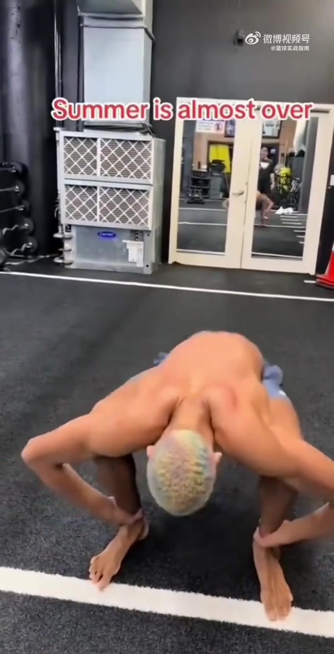 文班亚马劈叉那一刻真的惊呆了，这可是和姚明一样高的人啊