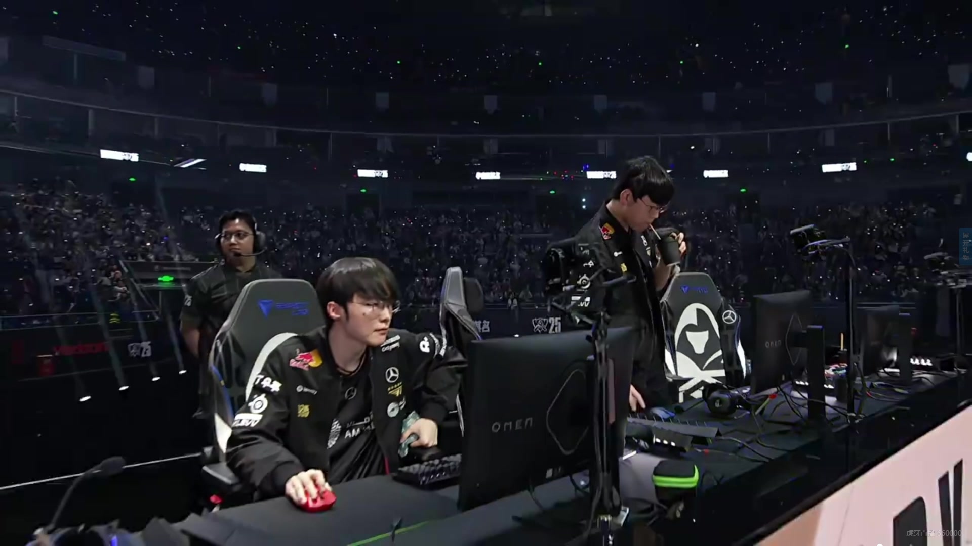 赛后众生相！T1全员神态轻松，TES落寞离场！！