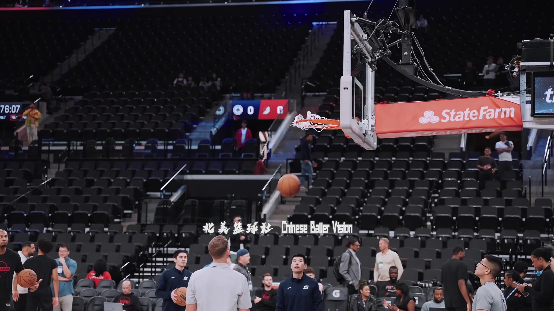 英语有进步!杨瀚森赛前热身与助教直接交流,已经可以摆脱翻