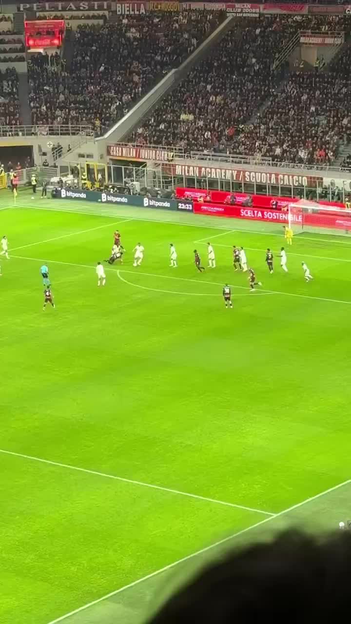 老当益壮球迷现场实拍莫德里奇回追防守卡位