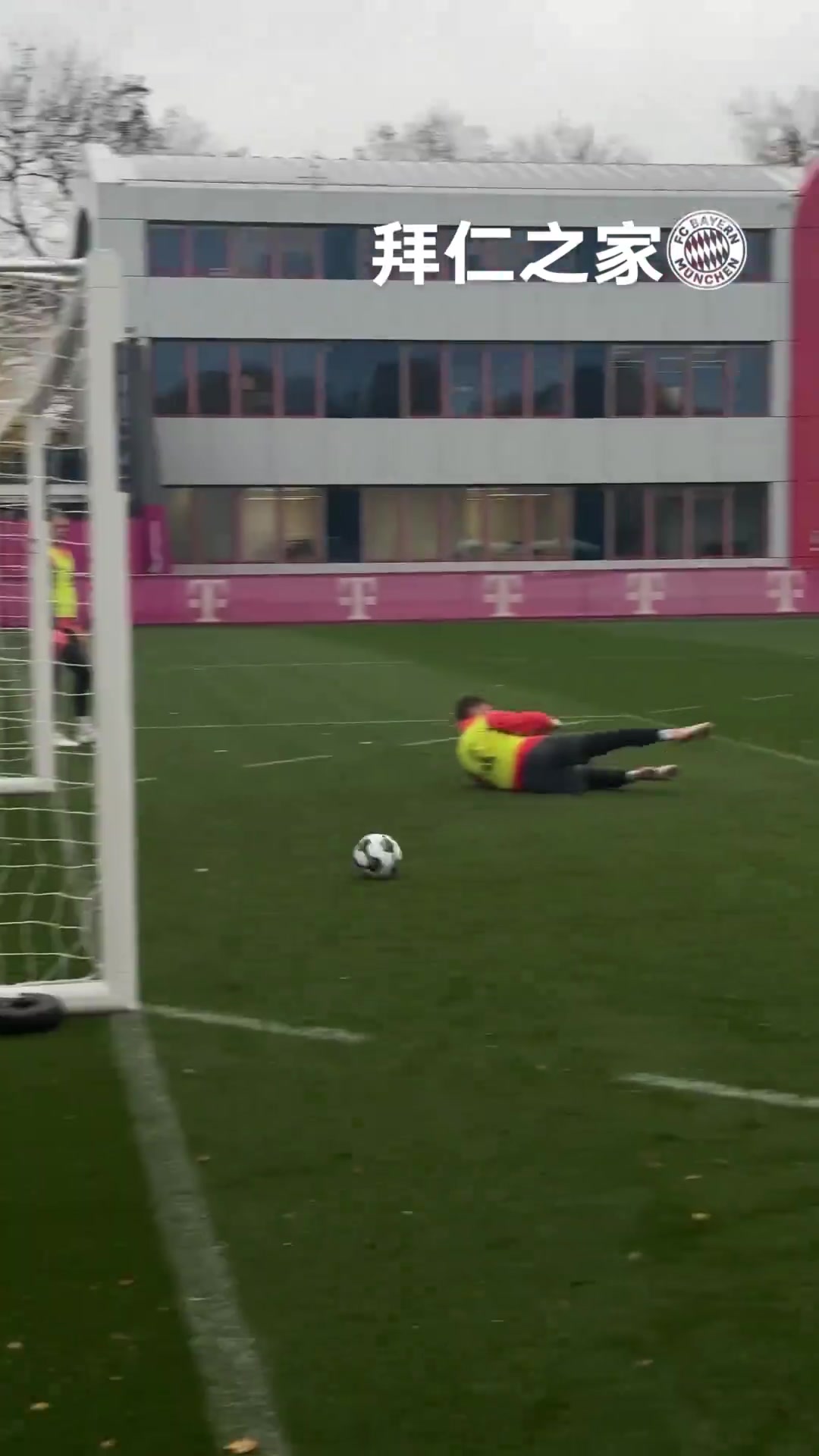 改善的力量!奥利塞在拜仁训练中多次用右脚射门!