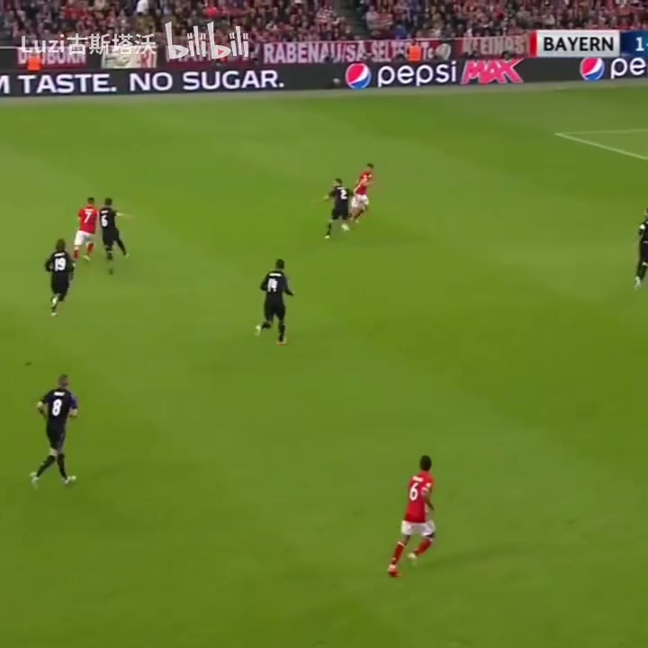 值得一个金球奖！生涯末期里贝里面对皇马的四个炫技过人！