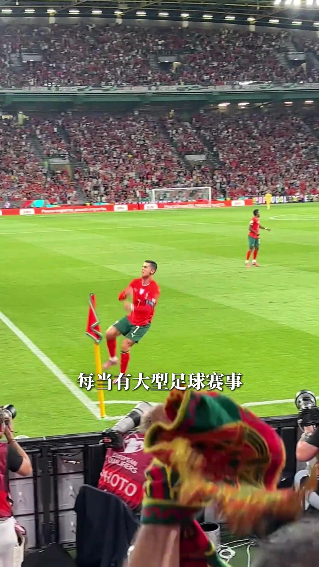 C罗的弹跳放在篮球圈是什么水平？能扣篮吗？