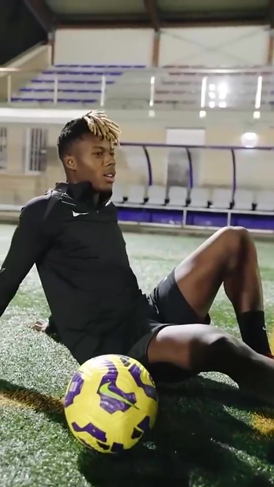 尼科：C罗和梅西选梅西，你问尼科还是亚马尔？你说废话啊！