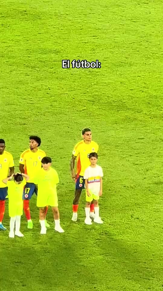 逆天！哥伦比亚美女双胞胎当时看到J罗后快流口水了