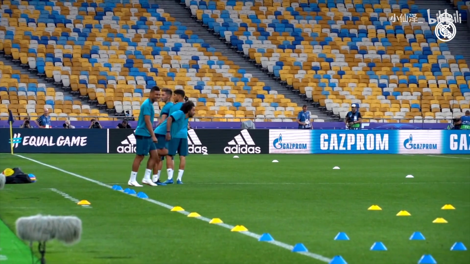 那天C罗踢完利物浦后，他进入通道后就再也没回来..