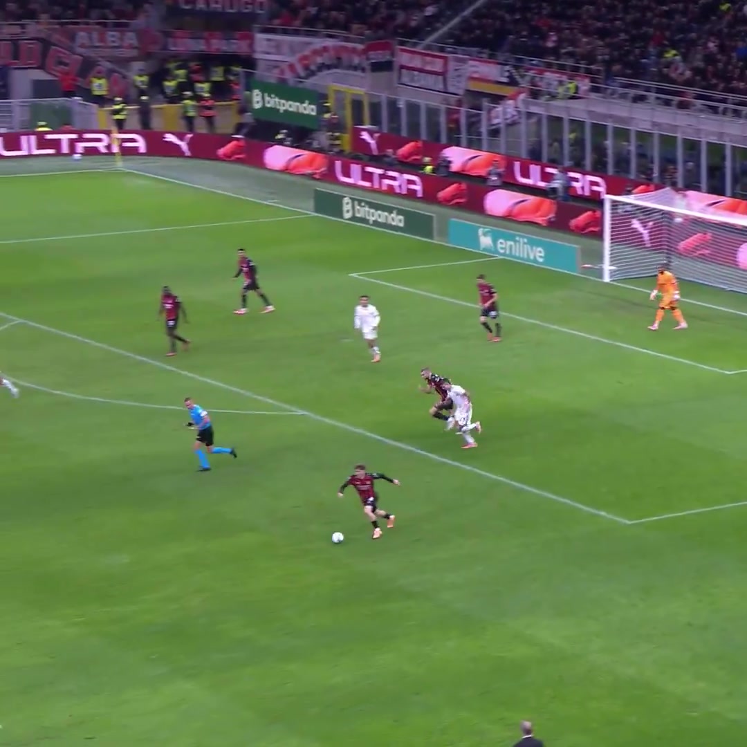 从后场到前场,帕夫洛维奇的积极跑动,为米兰创造了这粒进球