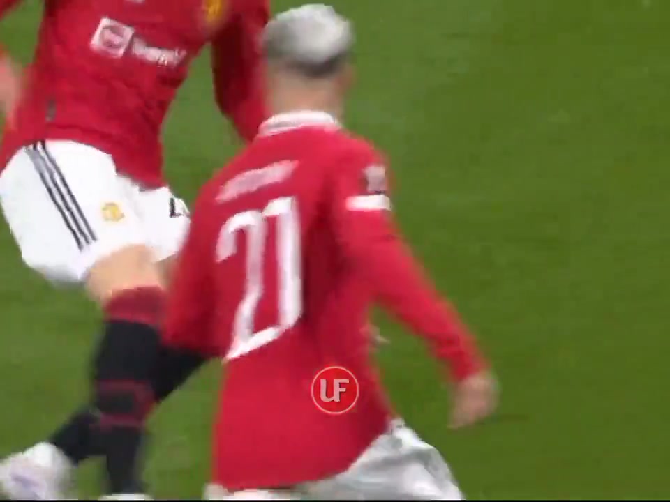 “圆神”安东尼直捣黄龙，助曼联战胜巴萨