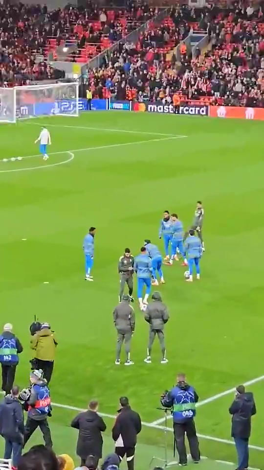 嘘声震耳欲聋!诺德在热身时被安菲尔德球迷报以嘘声