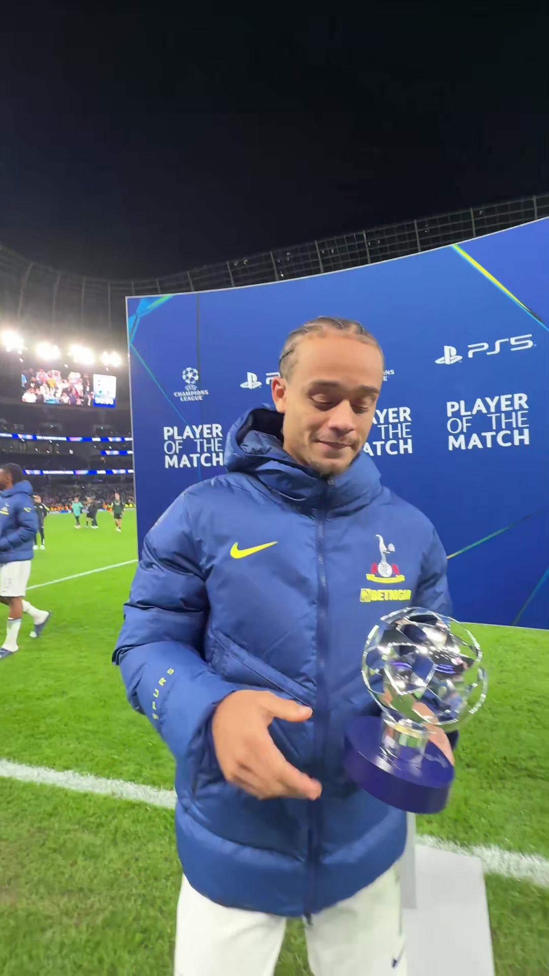 哈维·西蒙斯凭借对阵哥本哈根的出色表现荣膺全场最佳球员