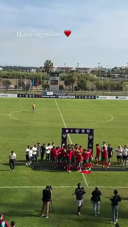 对C罗家人真好!迷你罗和队友庆祝夺冠,乔治娜发视频:妈妈骄