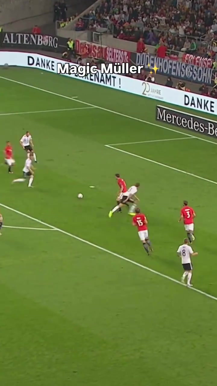 前场僚机！穆勒：不如这球我和克罗斯一人加一个助攻吧！