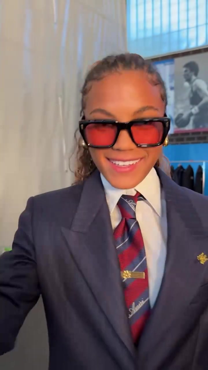 这么帅的吗？巴萨女足的西装大片！这一个个职场精英！