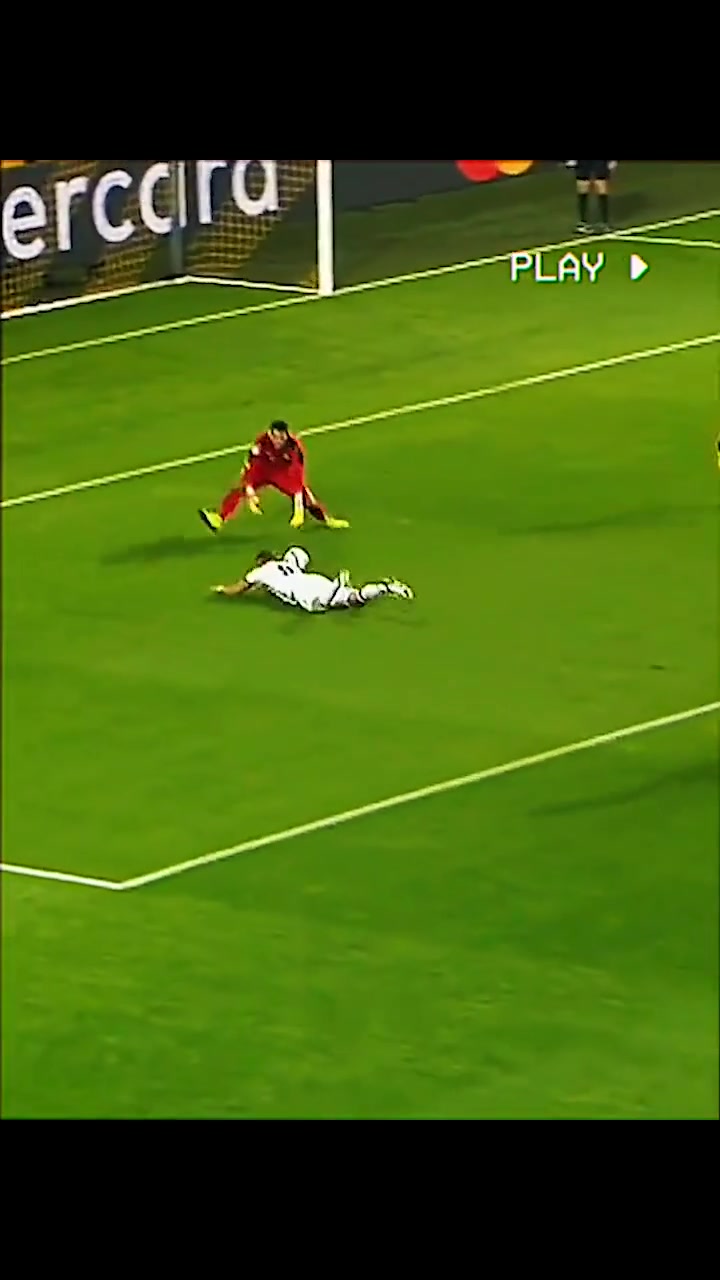 名场面!本泽马:C罗和贝尔当面嘲讽我,但是我无力反驳!