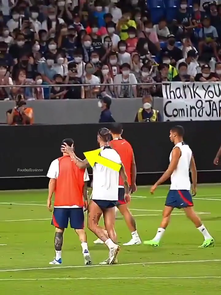 巴黎时期为数不多的温馨！梅西和拉莫斯巴黎时期就像老朋友一样！