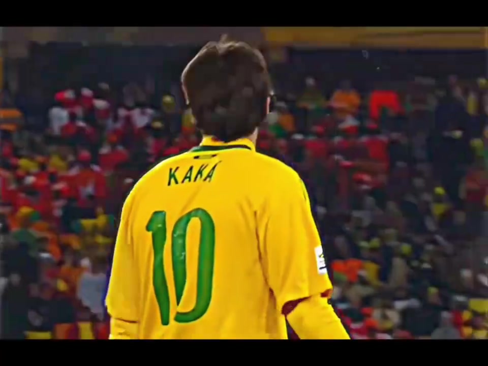 比红牌更悲伤的是人性!世界杯名场面:卡卡笑着笑着就哭了~