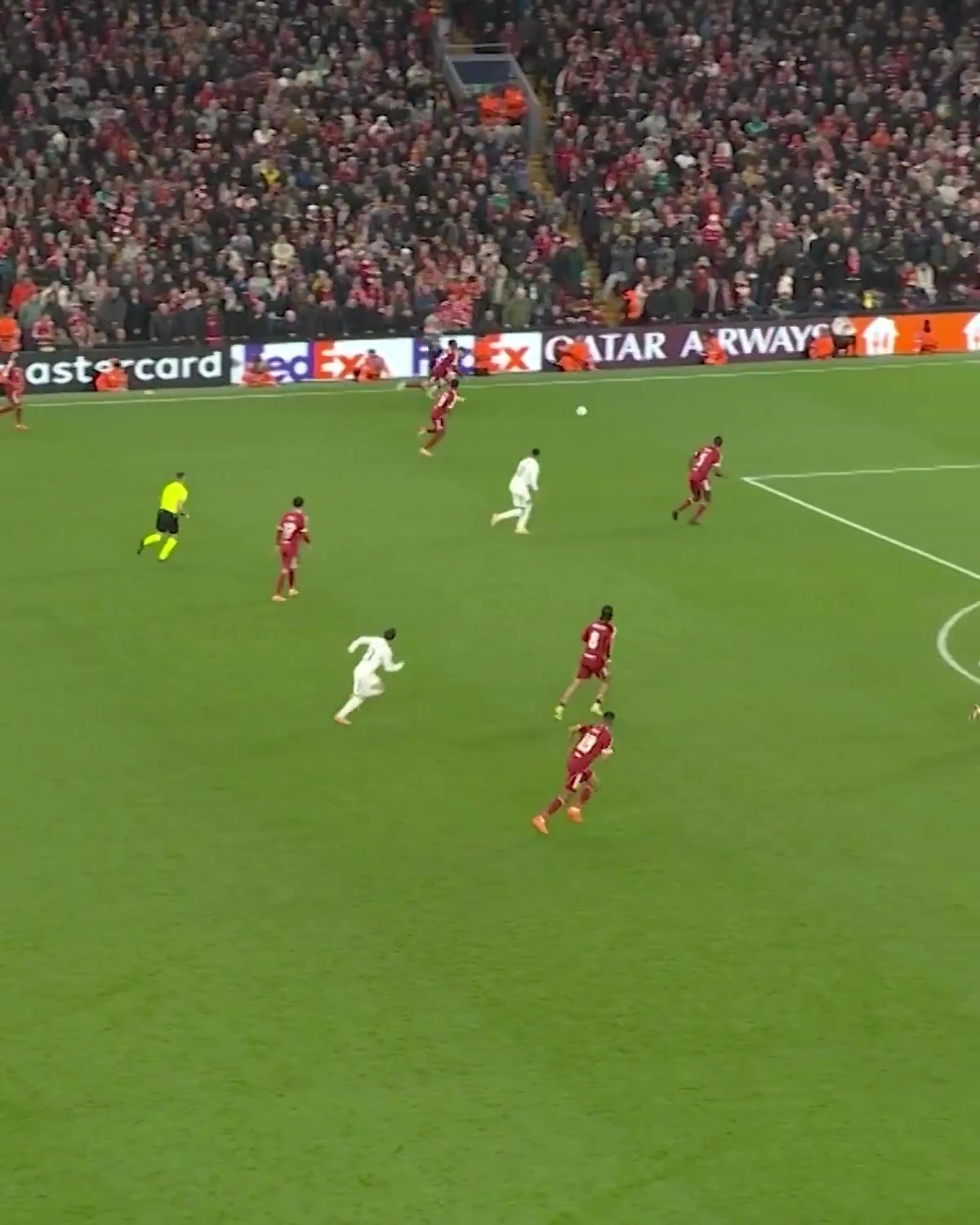 欧冠官方怒赞布拉德利：大师级表现，一己之力冻结皇马边路冲击