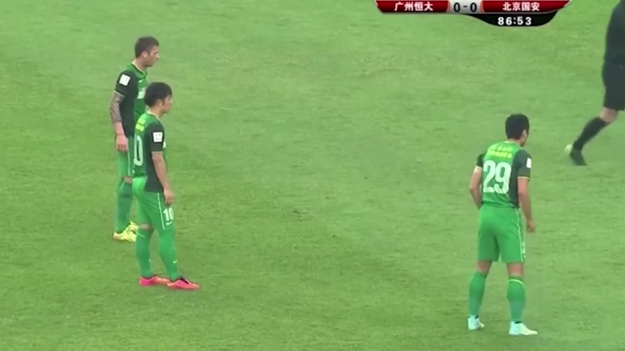 邵式弧线!当年邵佳一精彩任意球绝杀恒大!