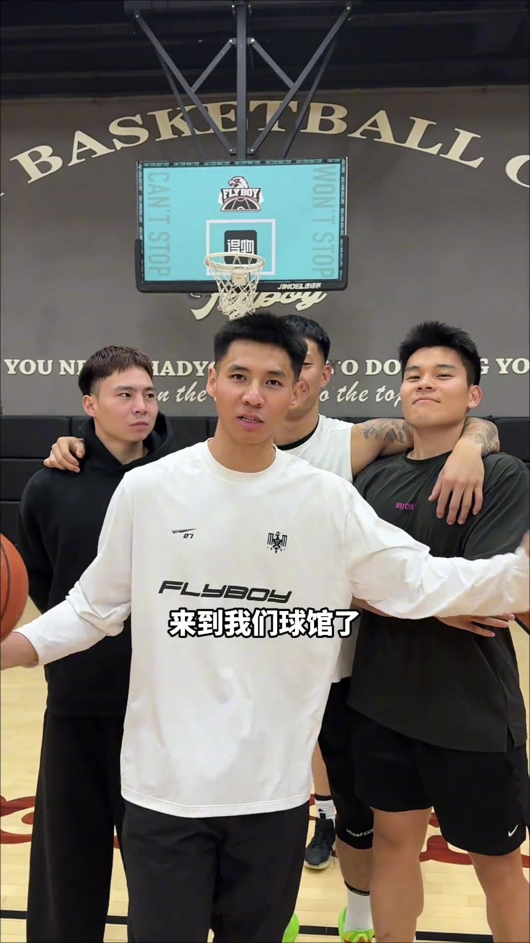 小女孩这样跳投?比多少男生都要厉害!