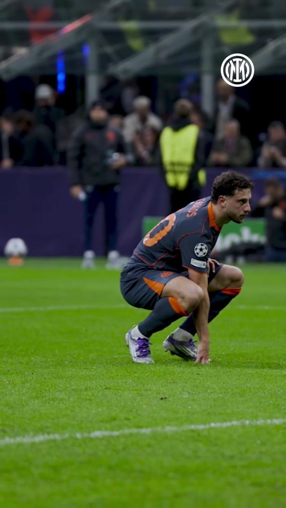 惊艳贴地斩！国米官推晒实拍：恭喜奥古斯托收获欧冠处子球