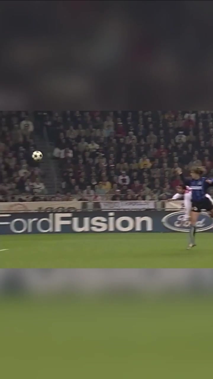 两位顶级中锋的完美配合！维埃里反击传中克雷斯波头球破门！