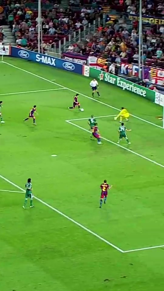 欧冠官推转发：这应该是梅西最为神奇的助攻之一