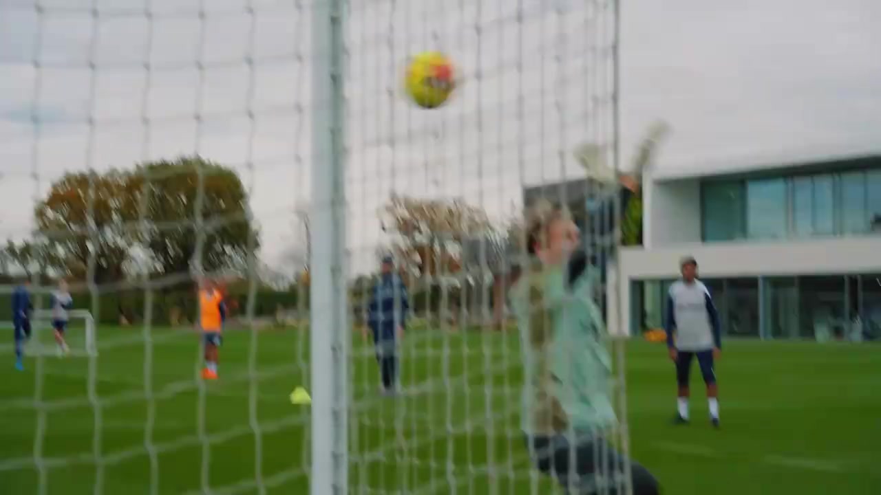 直击热刺训练备战对阵红魔!大伙有说有笑看起来很轻松呀~