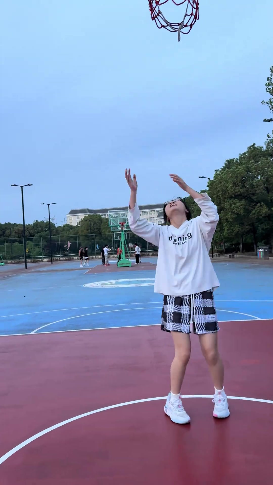 你能慢点吗？好多细节我都还没笑到~