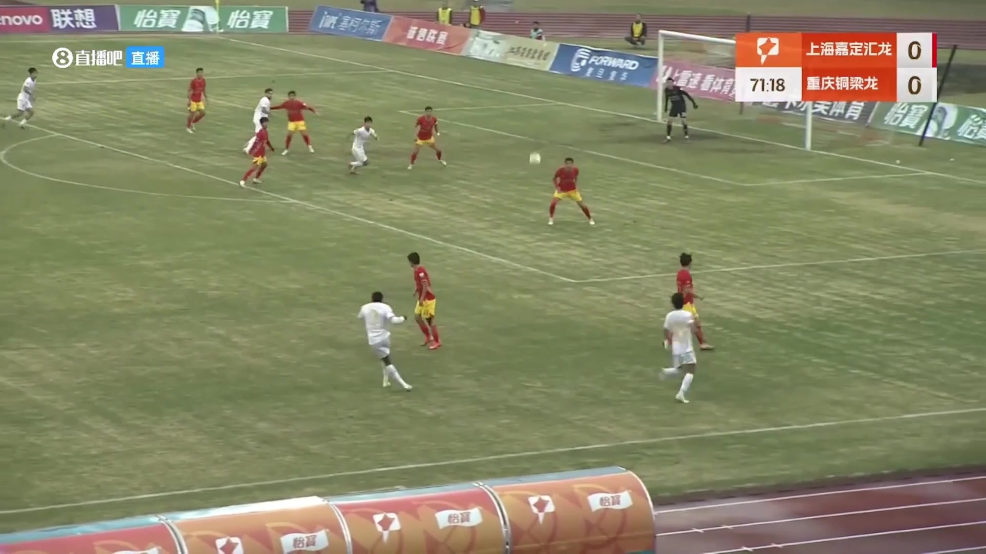 铜梁龙打破僵局！队友传中给向余望没顶着，卡里略二点头球破门！