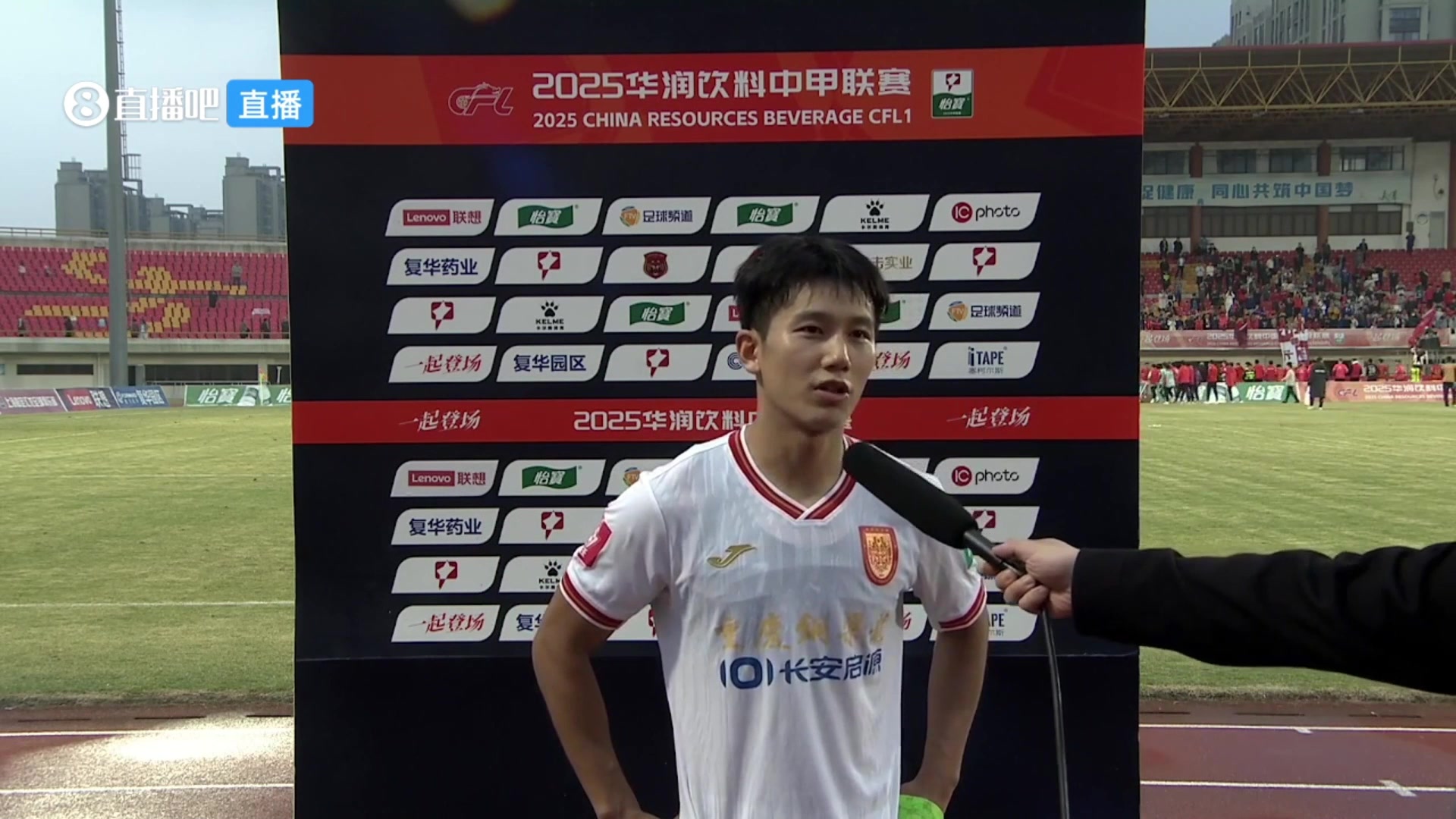 向余望：重庆！中超回来了！哦不对，中超！重庆回来了！