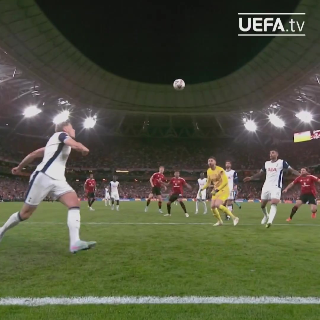 错失奖杯！范德芬这一脚曾让曼联球迷心碎