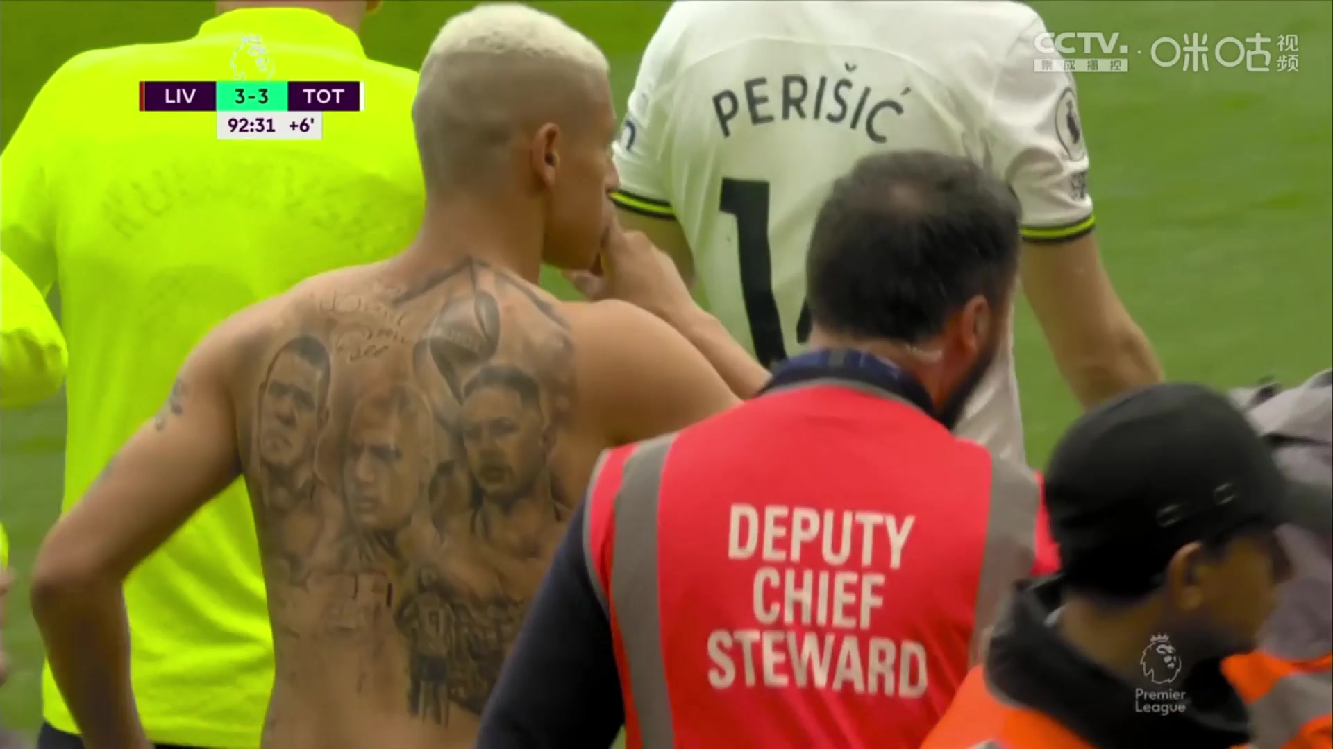 又来一次！当年里沙利松绝平后脱衣疯狂庆祝+下秒被利物浦绝杀