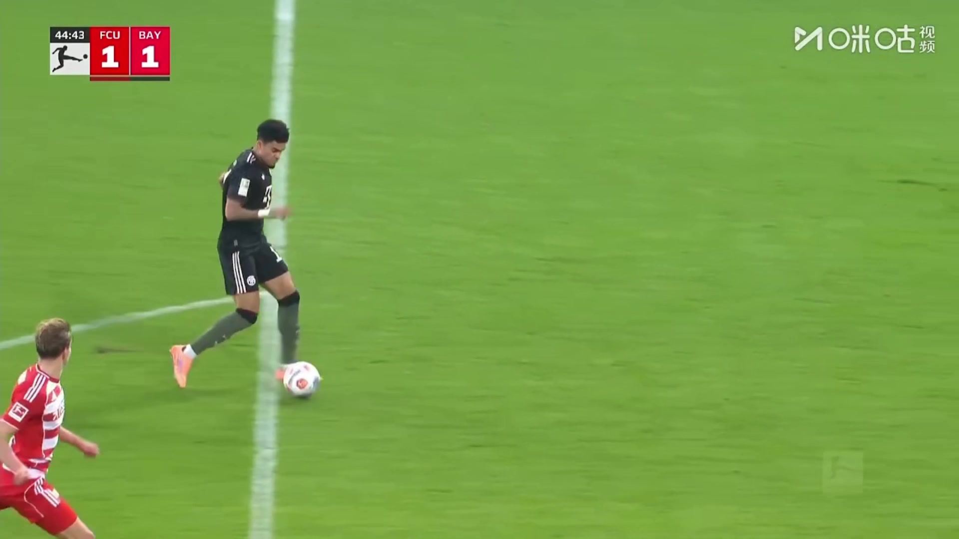 简单的不进凯恩手术刀传球，迪亚斯大单刀离谱打偏