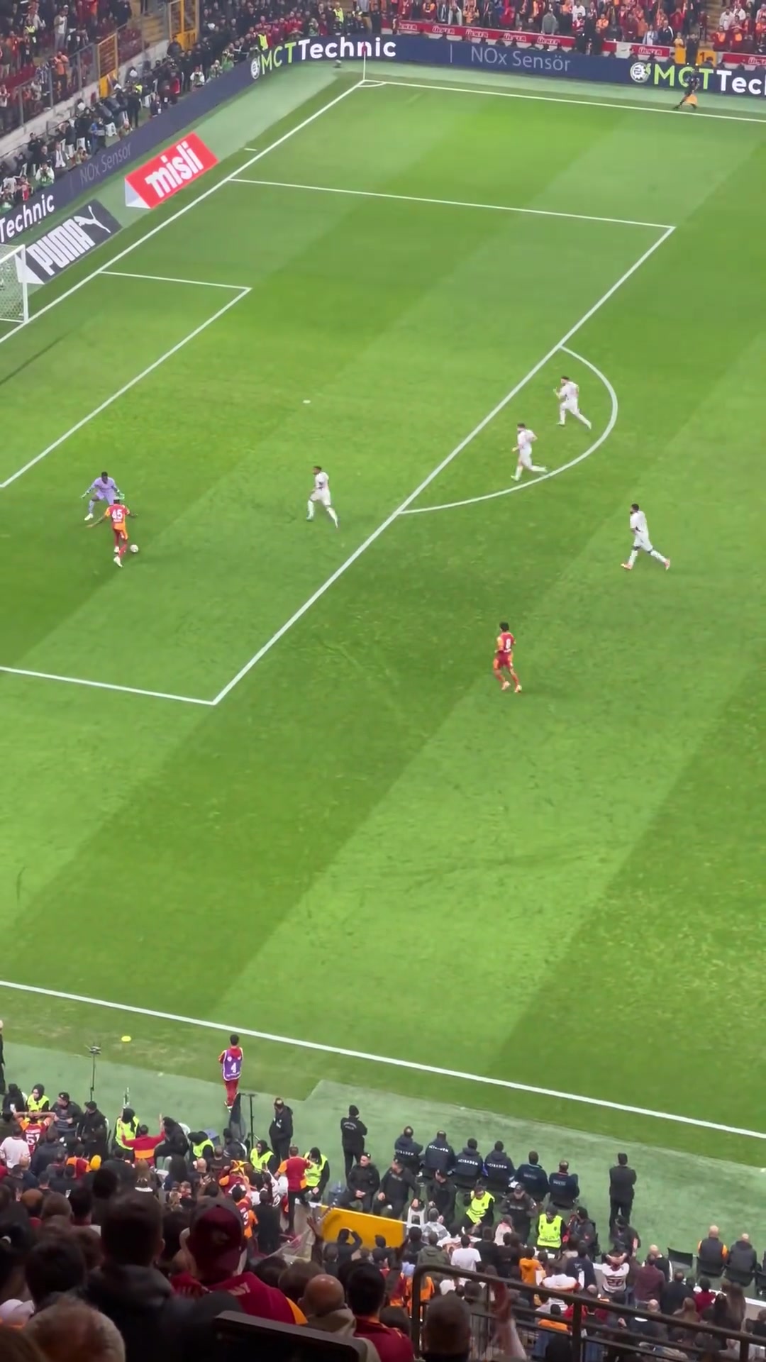 奥斯梅恩这单刀球怎么有种巴洛特利的感觉，给奥纳纳刷评分呢！