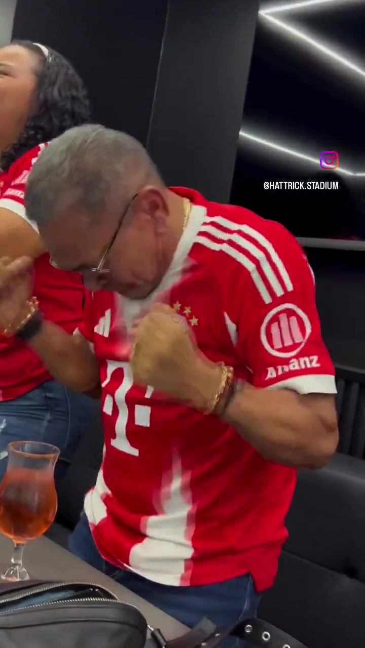 迪亚斯父母对儿子在欧冠对阵巴黎的比赛中进球的反应强烈