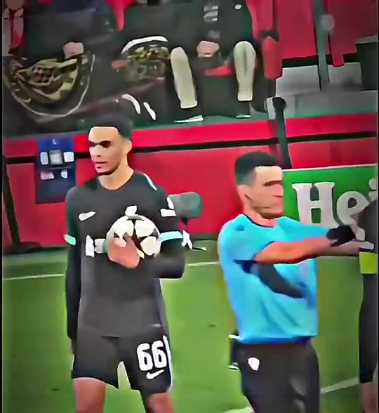 重温萨拉赫拒让点给阿诺德，网友：强颜欢笑却可能已动了离开的心