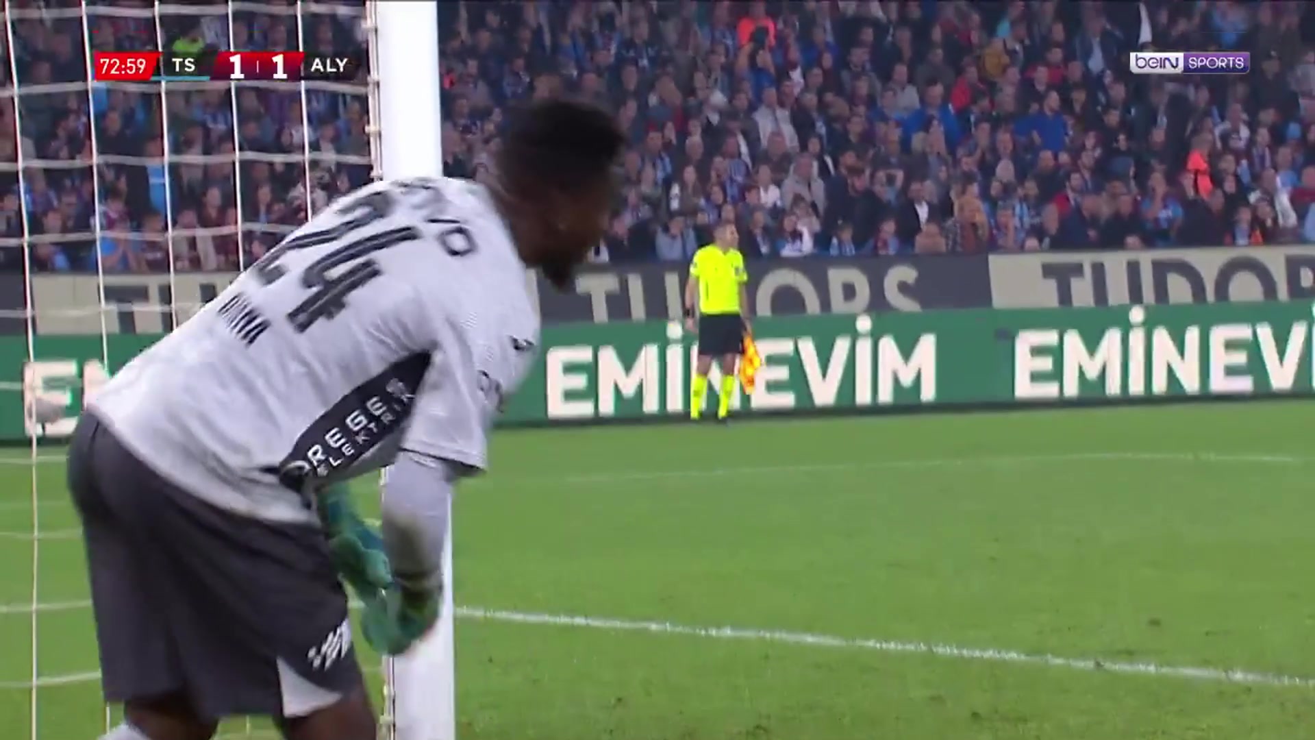 没办法!对手远射世界波,奥纳纳目送皮球入网