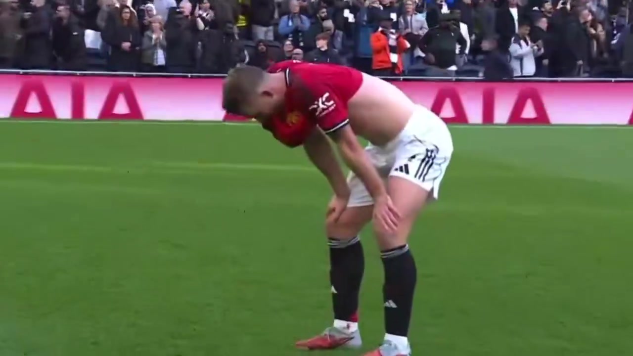 曼联球迷：看到赛后德里赫特的不甘，真让人心痛