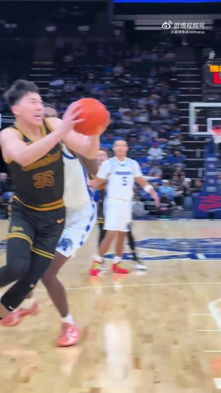 中国男篮锋线的好苗子!现场视角看王俊杰打球,真的太爽了