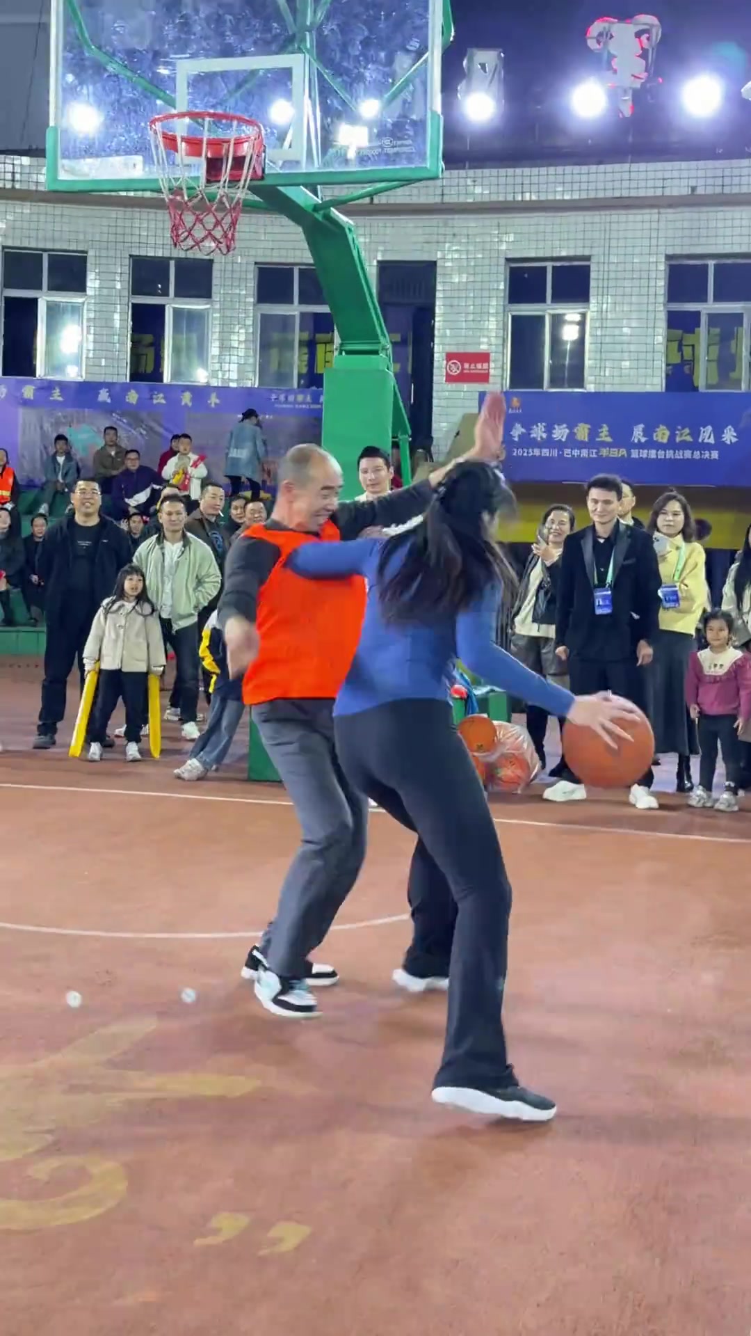 大爷，肘姐你Hold不住的！