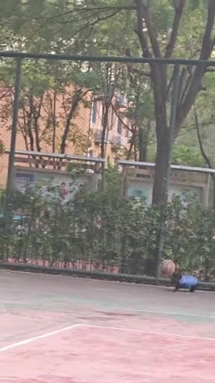 它的运球是不是比某些人好?